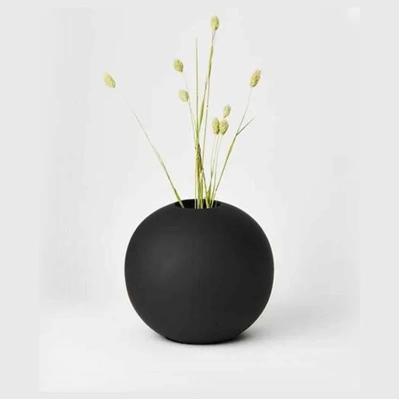 Caim Vase - Black media 4