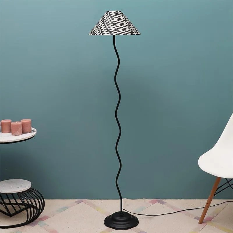 Chevronic Wavo Floor Lamp media 3