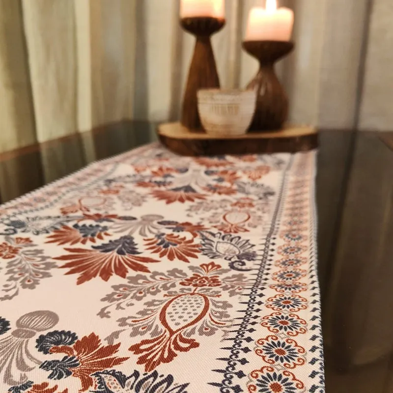 Linevra Table Runner media 3