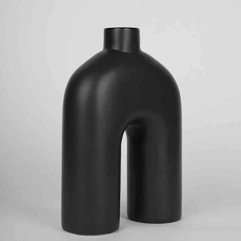 Scandinavian U Vase - Black media 3