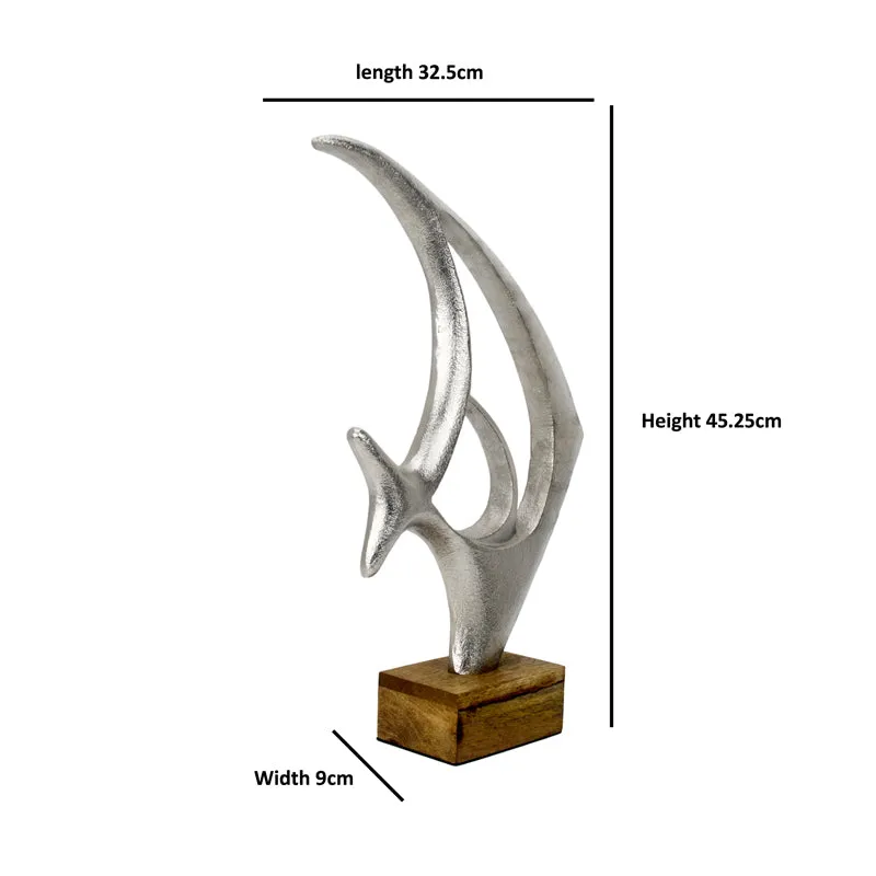Fishy Finesse Showpiece media 5