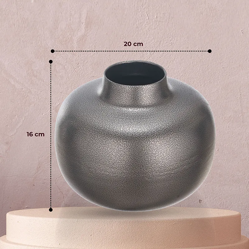 Alexei Metal Vase - Grey media 6