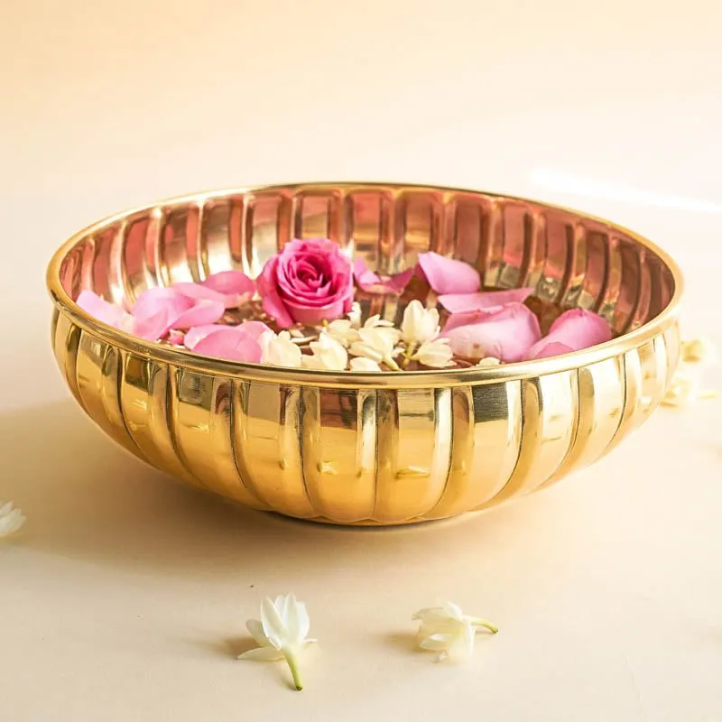 Jasmine Glow Urli  - Gold media 1