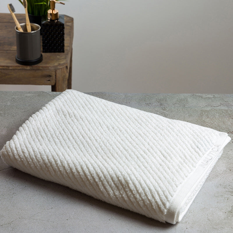 Nautica Riviera Soft Cotton Bath Towel - White media 4