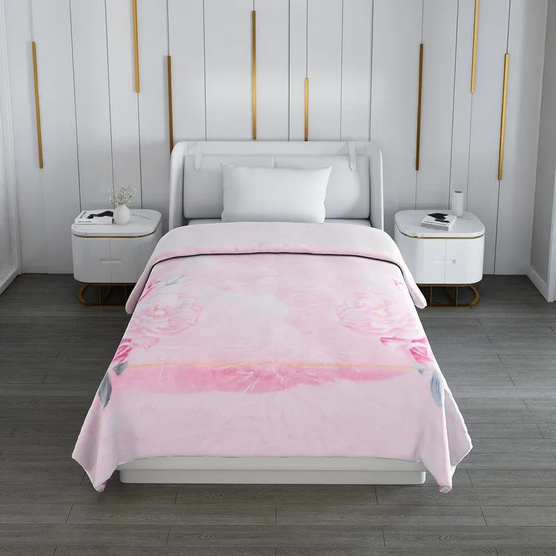 Monte Carlo Petal Dreamscape Blanket - 850 GSM media 3