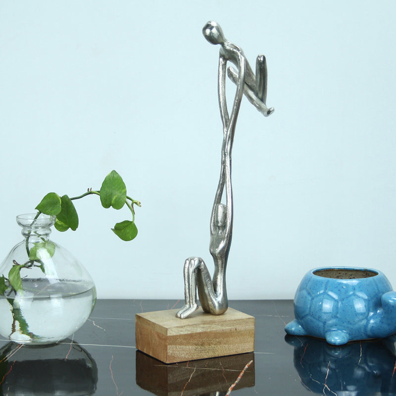 Maternal Magna Showpiece