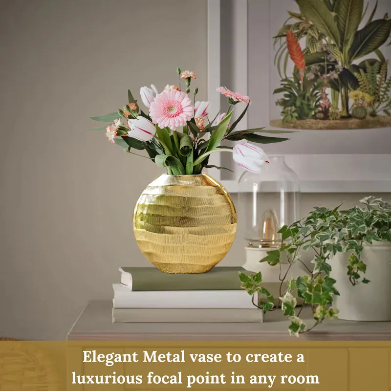 Aurra Metal Vase media 4