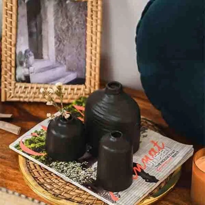 Black Family Vase media 6