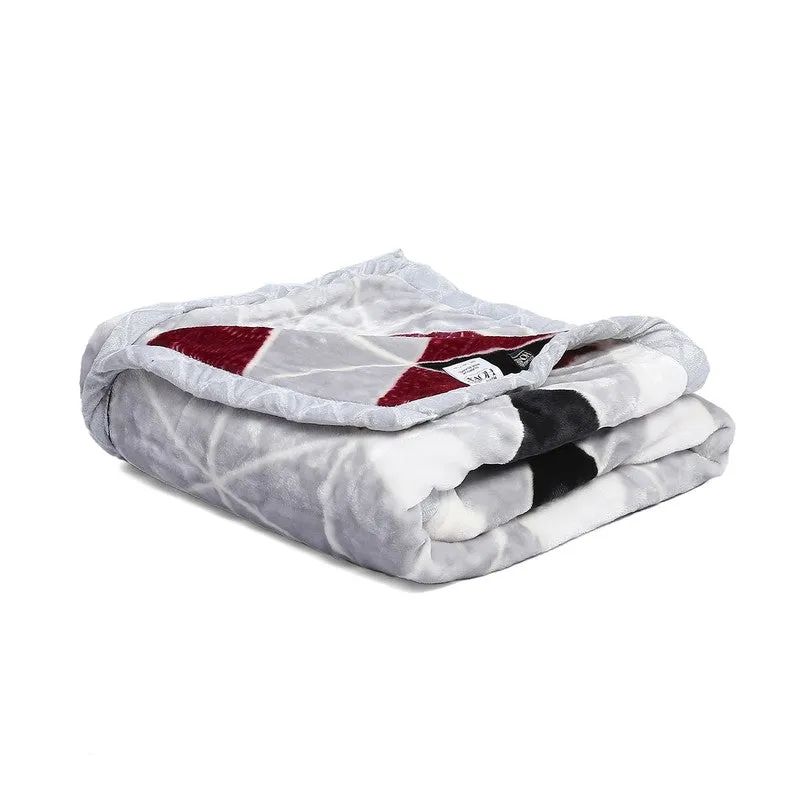 Monte Carlo Crimson Geometry Throw - 553 GSM media 5