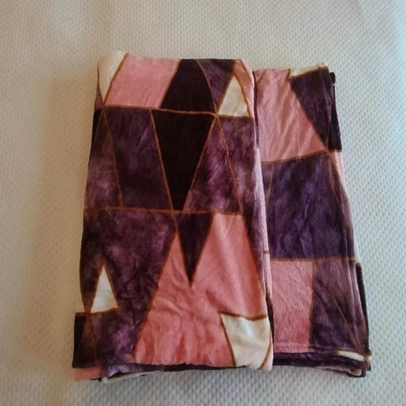 Rosatri Geometric Woolen Blanket (Multicolor) - 210 GSM media 5