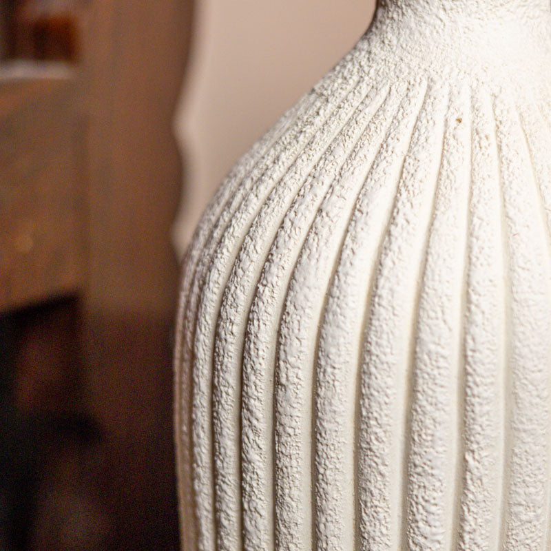 Quiet Curve Ceramic Vase media 5