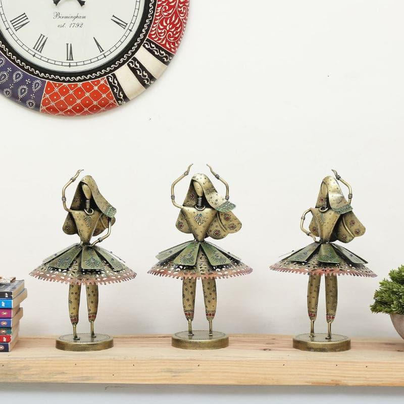 Tribal Twirl Showpiece - Set Of Three