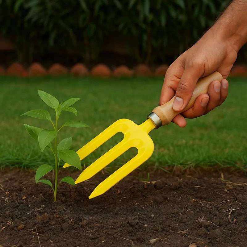 Gardenix Iron Planting Scoop - Yellow media 3