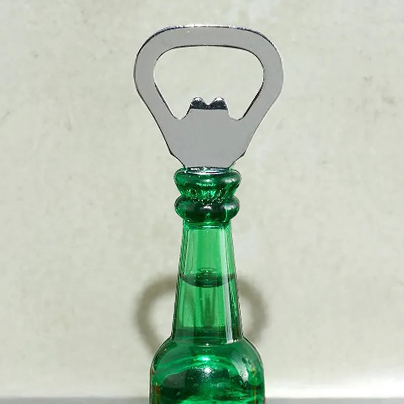 Close-up of the metal opener top on the green bottle-shaped design