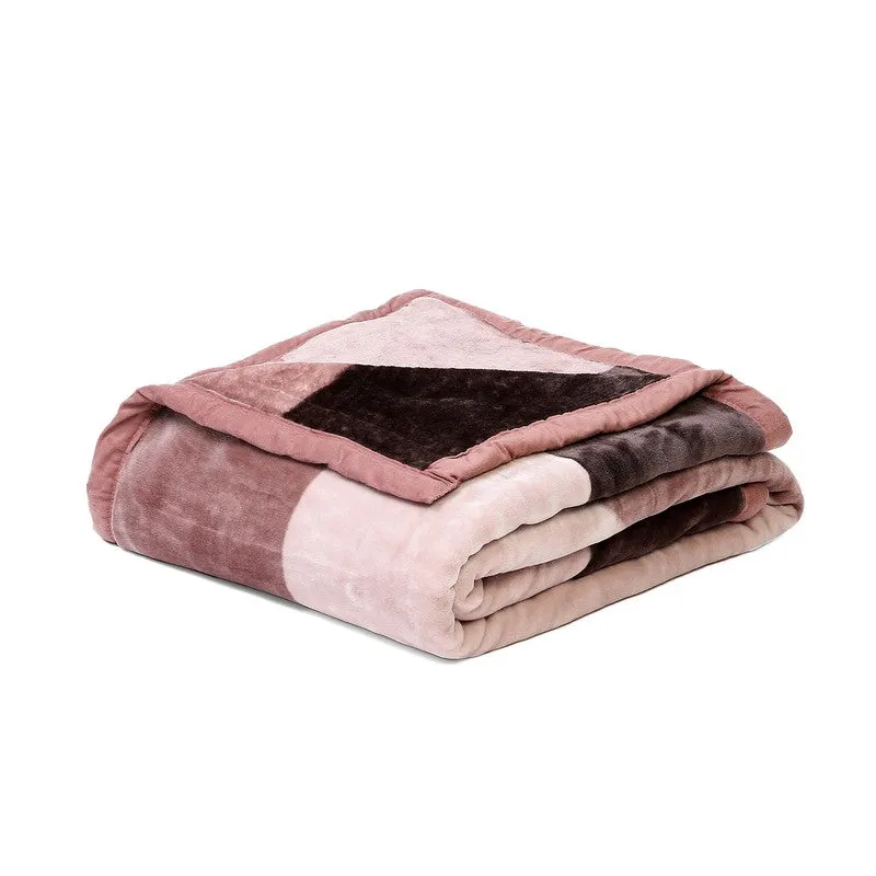 Monte Carlo Blush Horizon Blanket - 550 GSM media 5