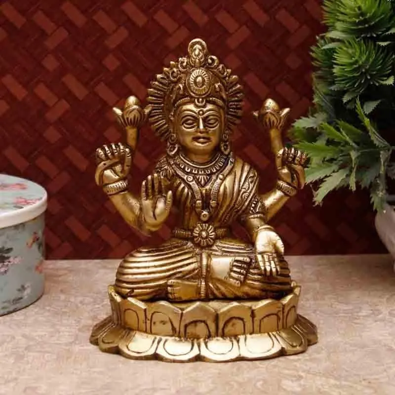 Antique Lakshmi Idol media 1