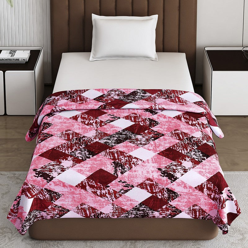 Monte Carlo Rosavera Geometric Print Polyester Blanket (Magenta) - 233 GSM media 3