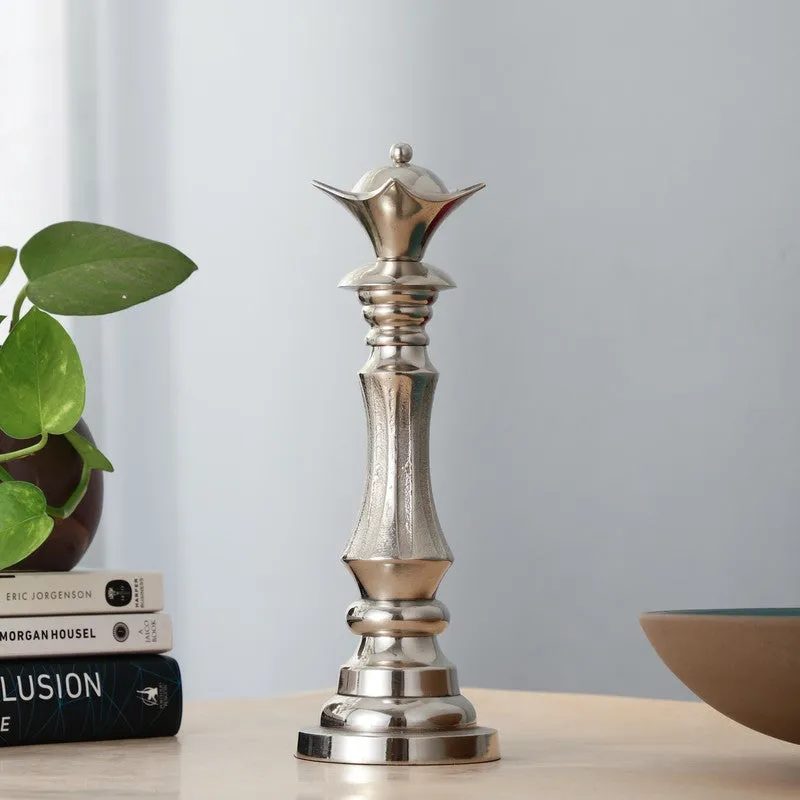 Elegant Queen Chess Piece - Silver media 1