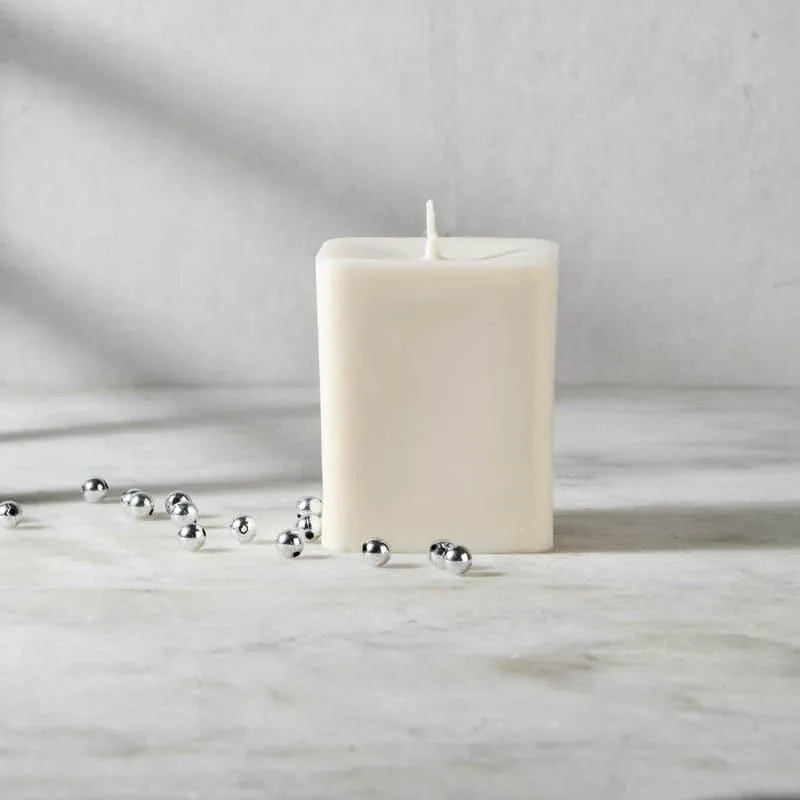 Kindness - Cinnamon Roll Scented Candle media 1