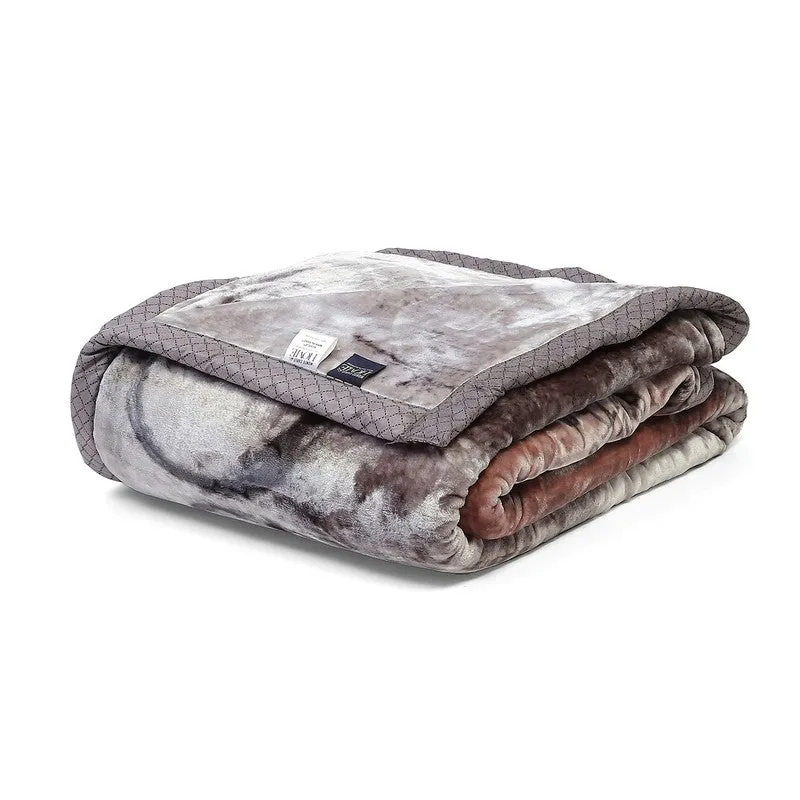 Monte Carlo Hug by Branch Blankets - 800 GSM media 5