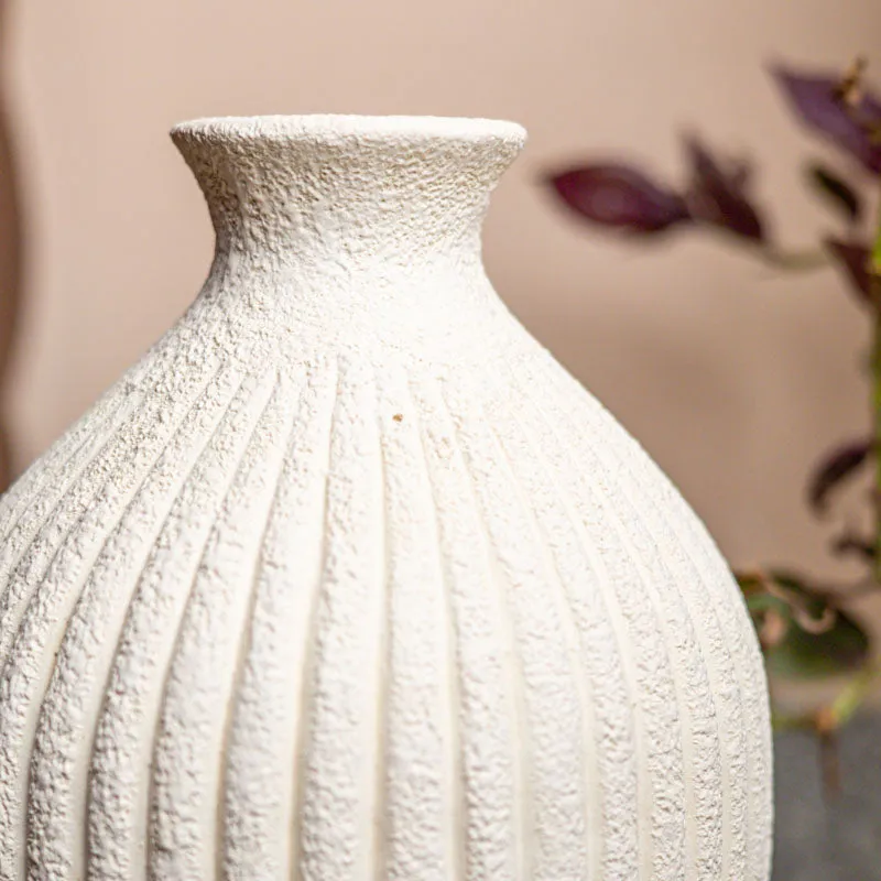 Quiet Curve Ceramic Vase media 6