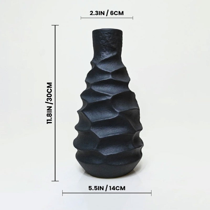 Avenza Sculpted Ceramic Vase - Black media 7