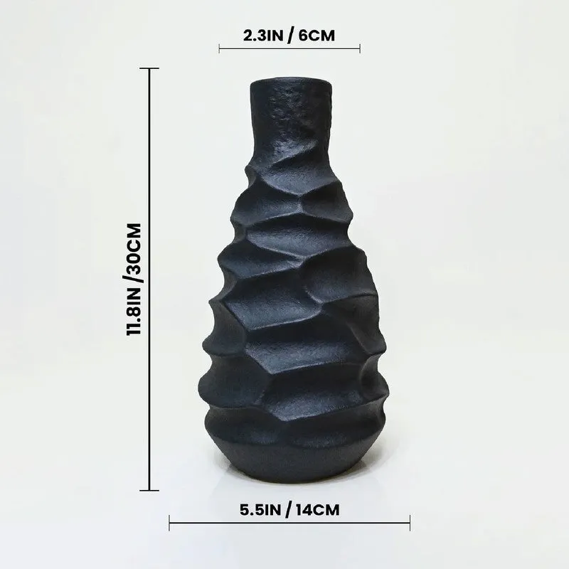 Avenza Sculpted Ceramic Vase - Black media 7