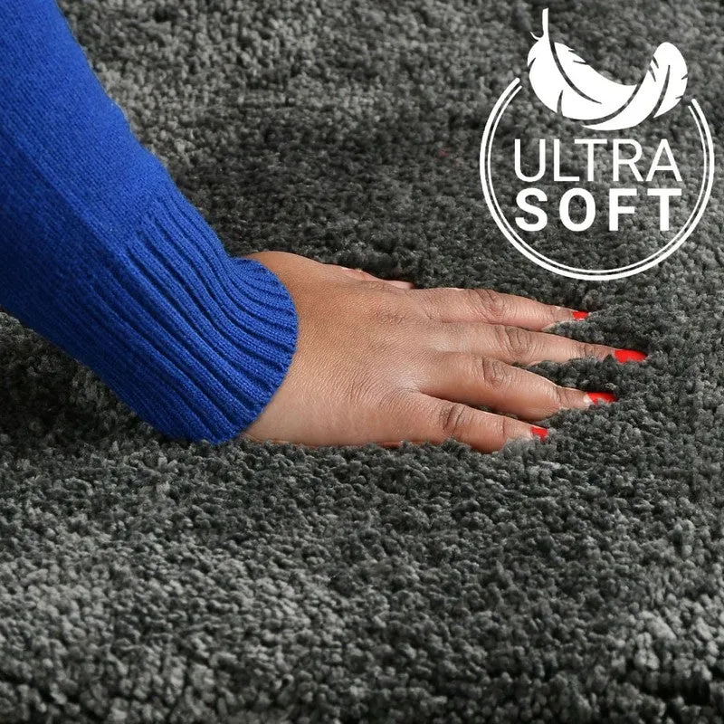 Close-up of the soft grey microfiber bath mat surface