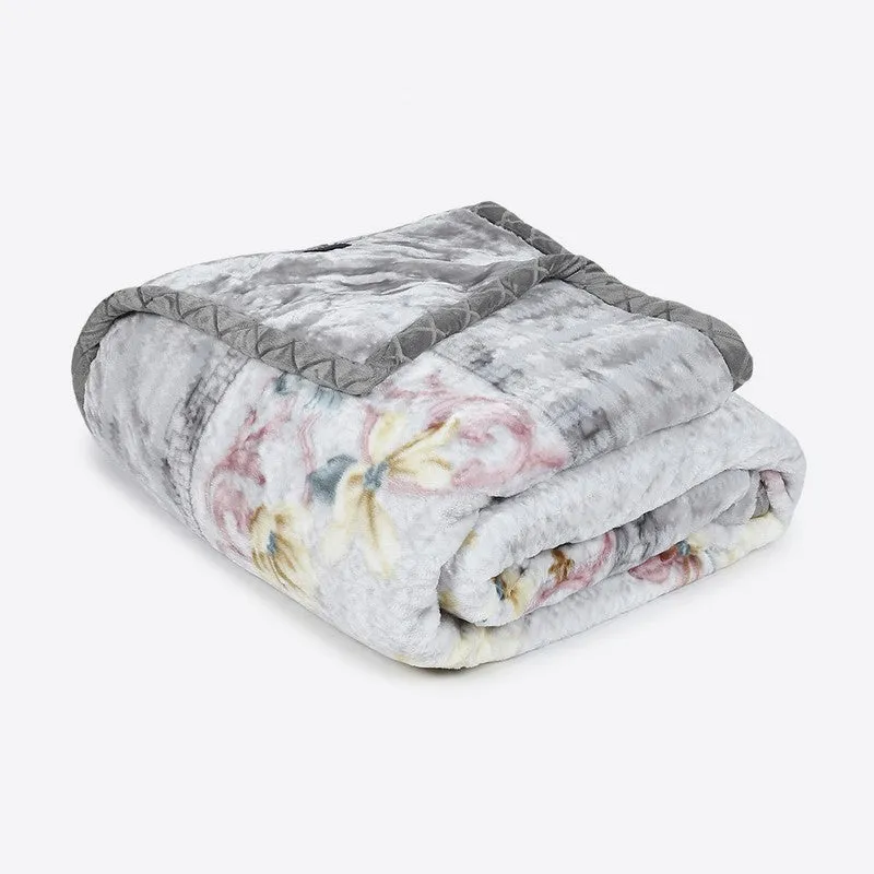Monte Carlo Whispers of Elegance Blanket - 852 GSM media 5