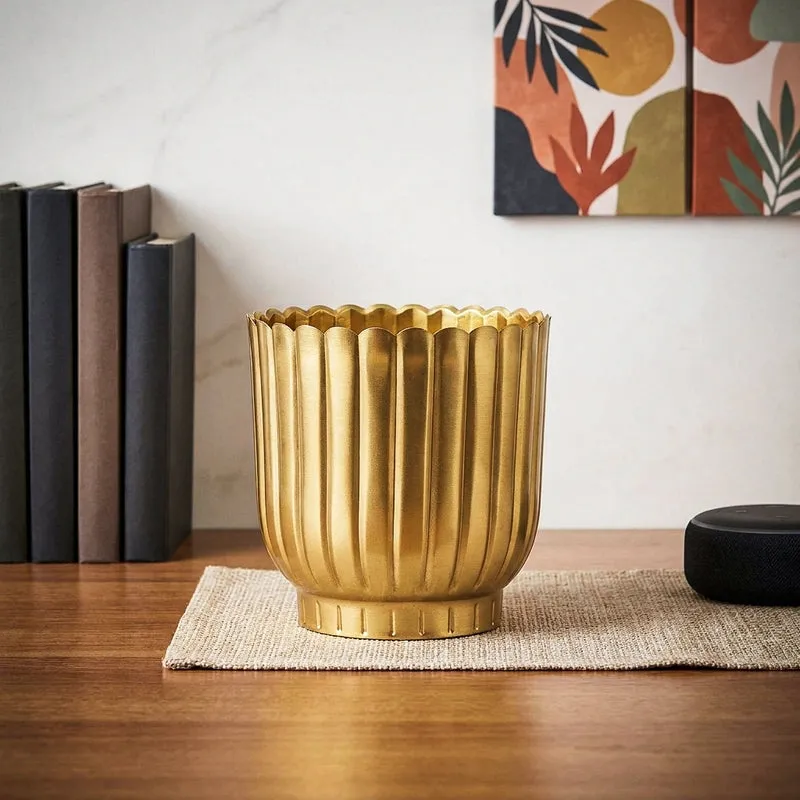 Cosie Coral Planter (Gold) media 1
