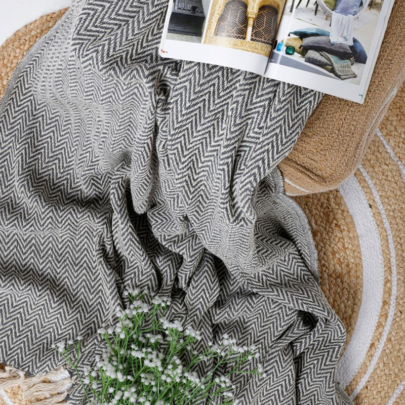 Oat Knot Throw - Grey media 4