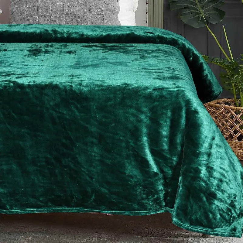 Sarva Polyester Solid Blanket - Green media 3