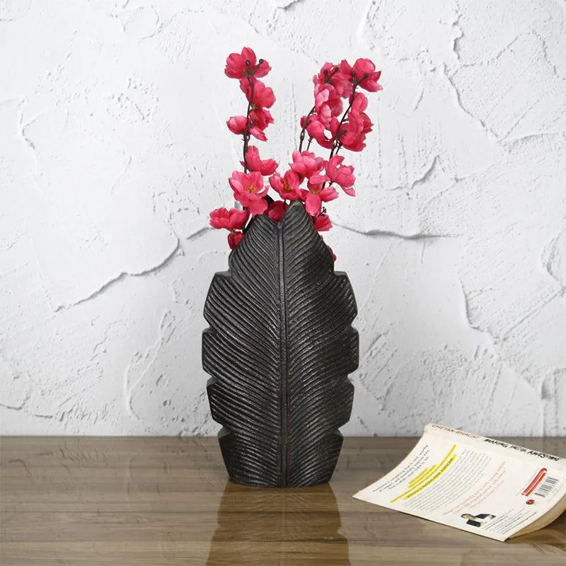 Palm Laef Vase - Brown media 1
