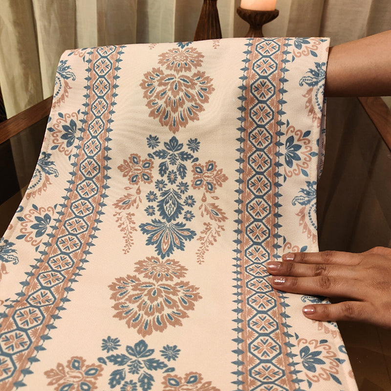 Flowlin Table Runner media 4