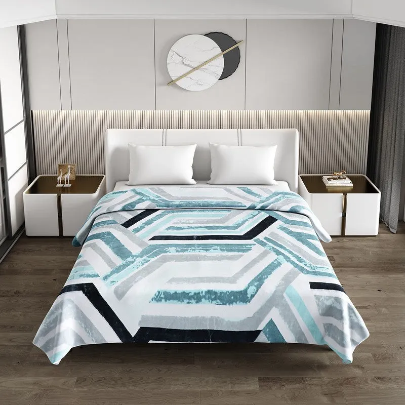 Monte Carlo Ocean Mirage Blanket - 1000 GSM media 3