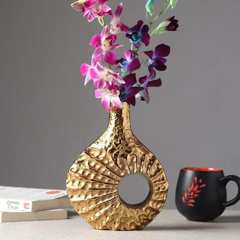 Counch Call Vase - Gold media 1