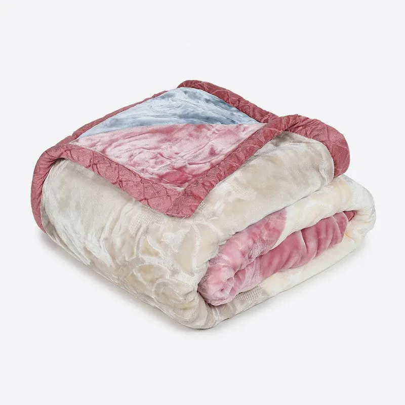 Monte Carlo Petal Whisper Blanket - 909 GSM media 5