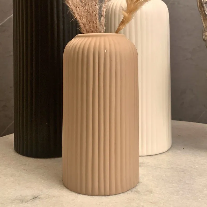 Ceramiq Luxe Ceramic Vase - Beige media 1