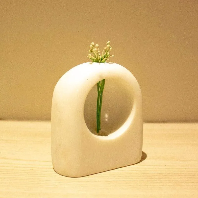 Olwen Marble Vase media 1