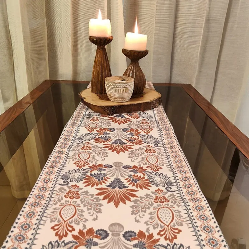 Linevra Table Runner media 1