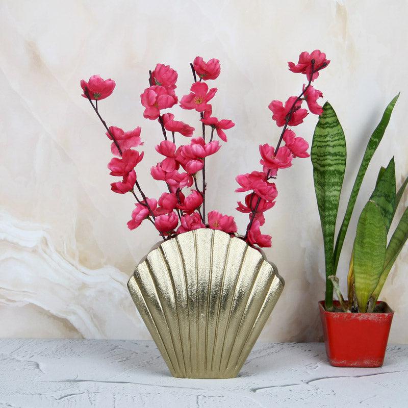 Oyster Treasure Vase - Gold