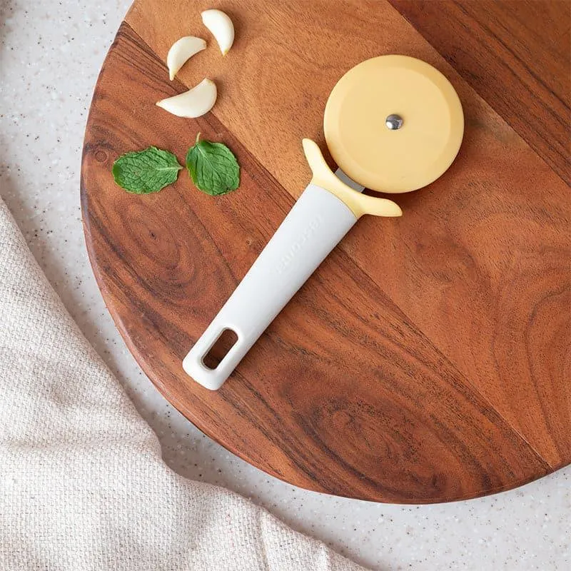 Liva Pizza Cutter media 1