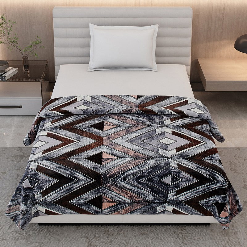 Monte Carlo Artoza Geometric Print Polyester Blanket (Brown) - 300 GSM media 3