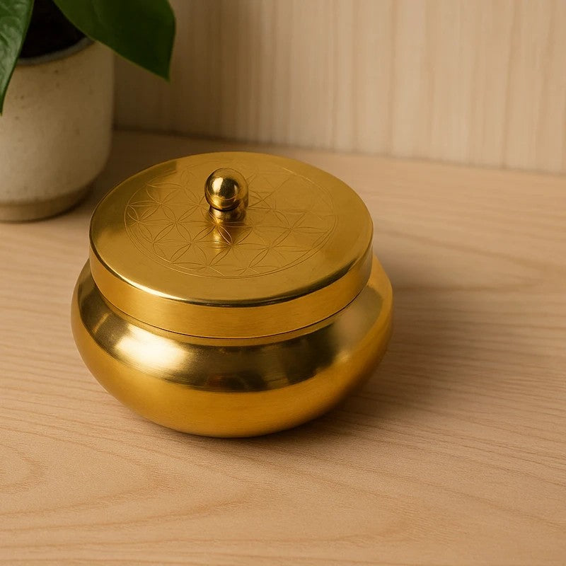 Luxa Sage & Oudh Scented Candle media 4