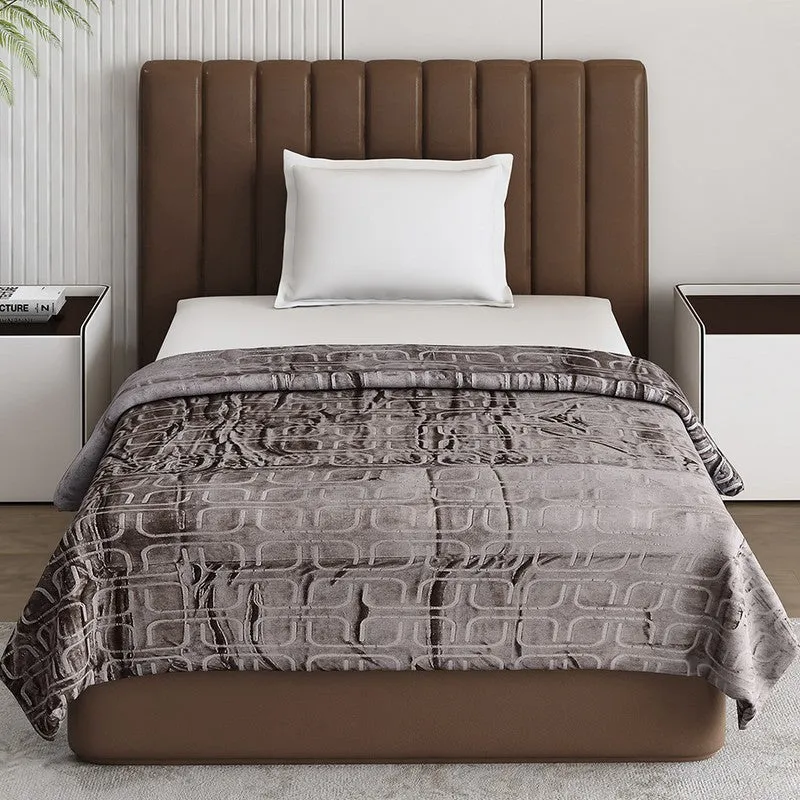 Monte Carlo Warmora Geometric Print Polyester Blanket (Dark Brown) - 210 GSM media 4