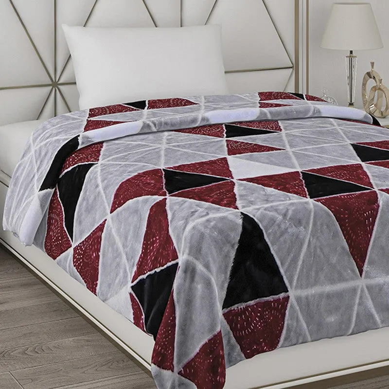Monte Carlo Crimson Geometry Throw - 553 GSM media 4