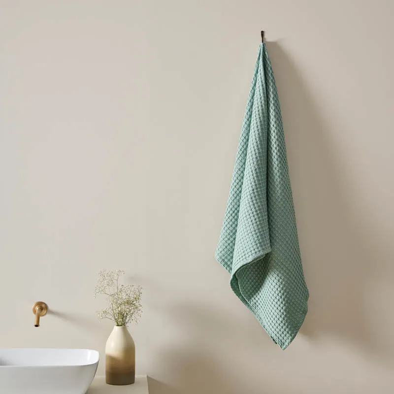 Fluffy Waffle Bath Towel (Blue) media 1
