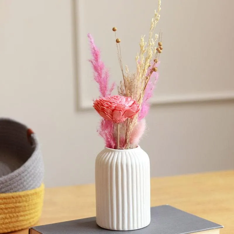 Pingo Vase With Naturally Dried Flower Bunch media 1
