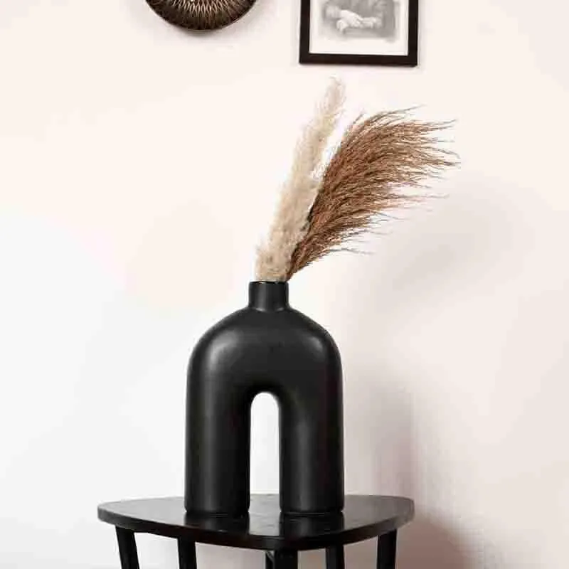 Scandinavian U Vase - Black media 1