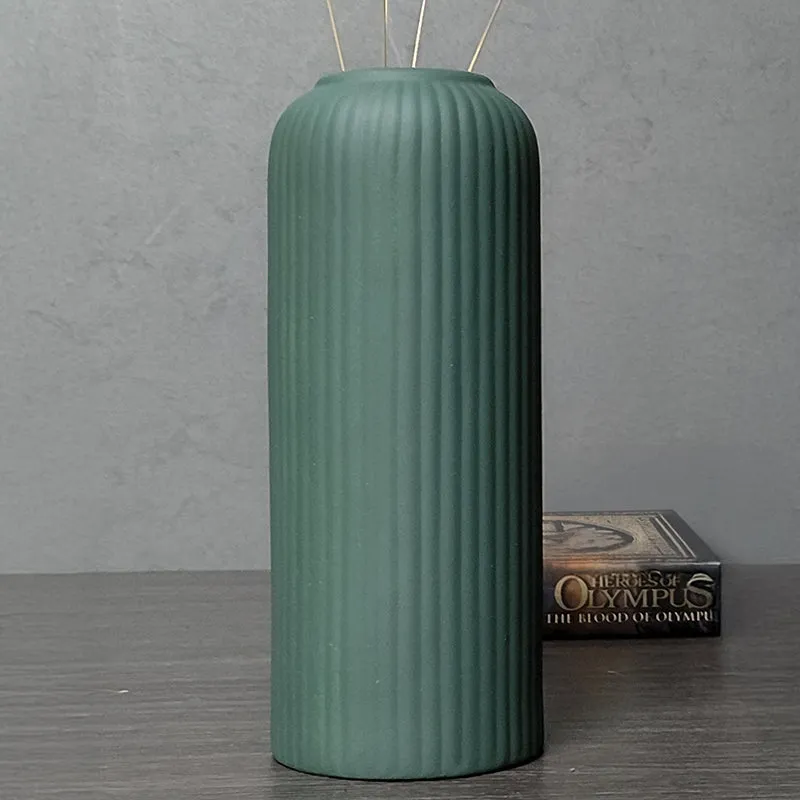 Aura Forma Ceramic Vase - Dark Green media 1